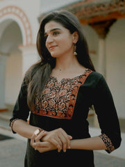 Akshara Black with mustard