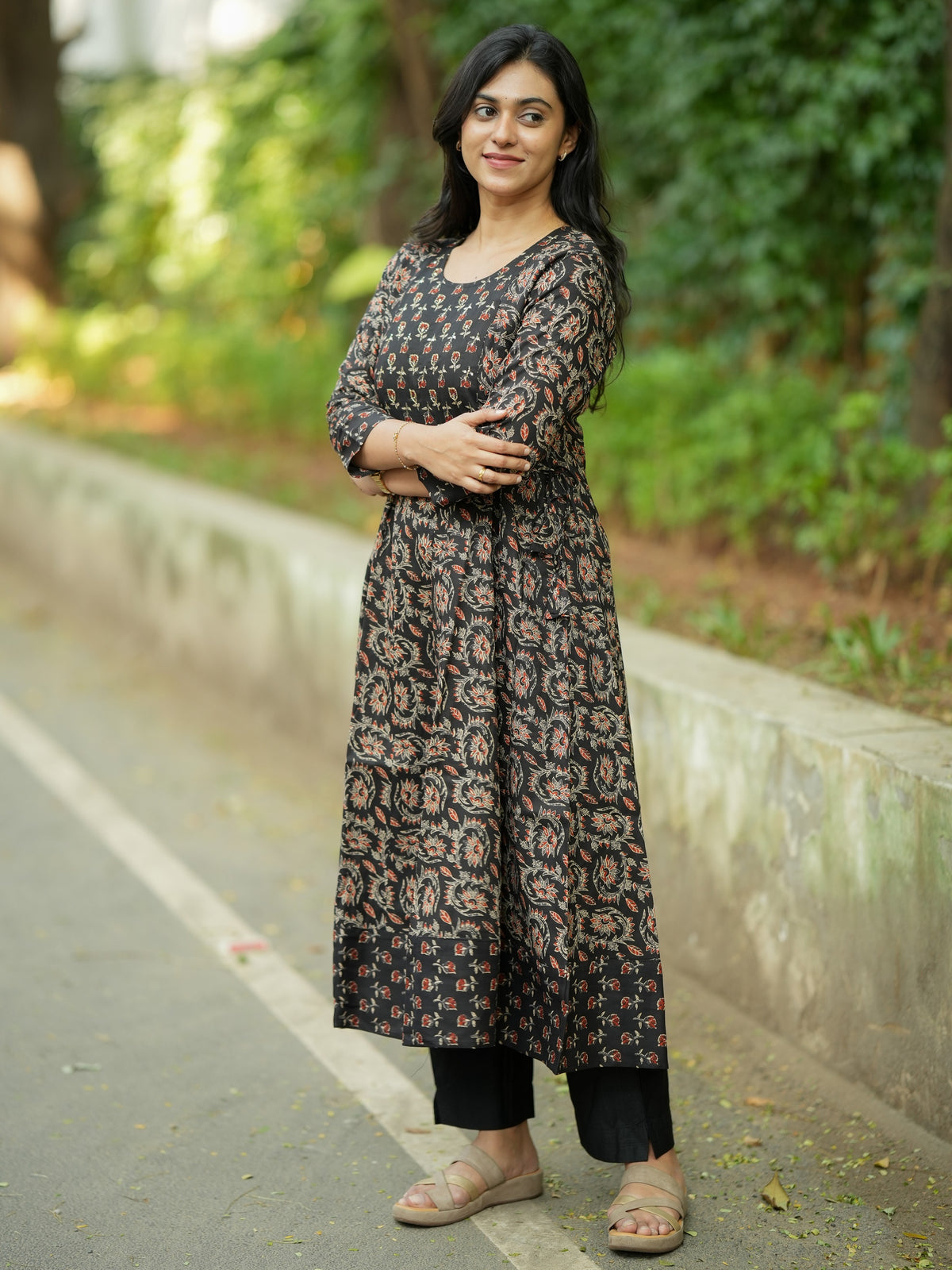 Anvika Noir Bloom kurti