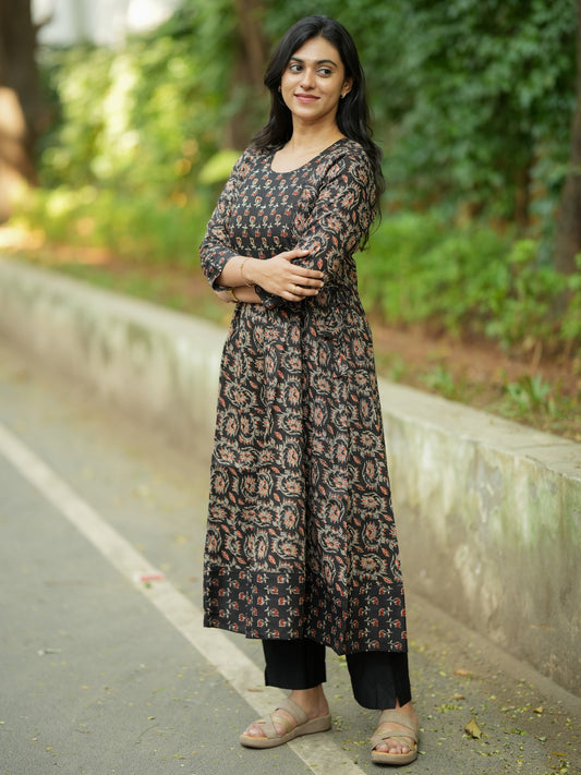 Anvika Noir Bloom kurti
