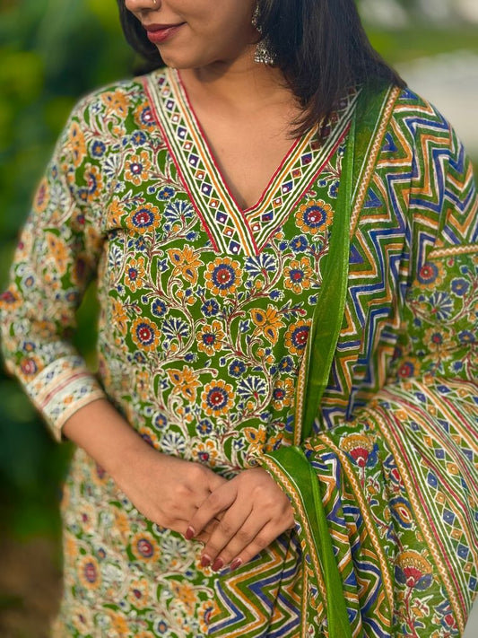 Ezhilnagai 3 piece set